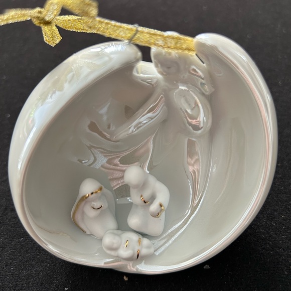 Nativities Angel with Holy Family Ornament - Picture 4 of 8